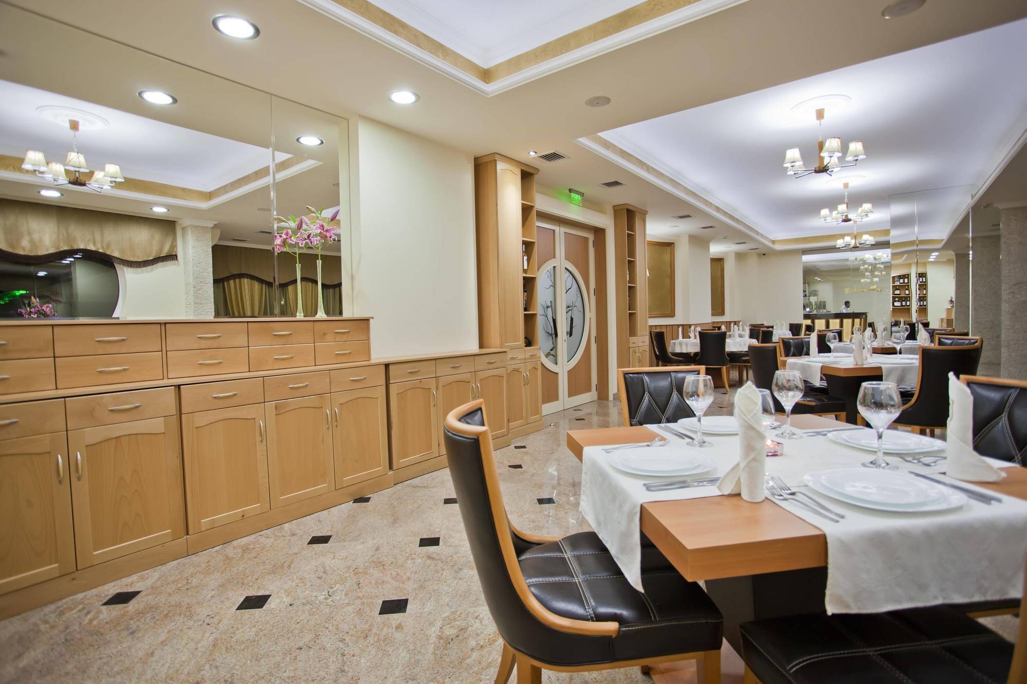 Hotel Incognito Поморие Экстерьер фото