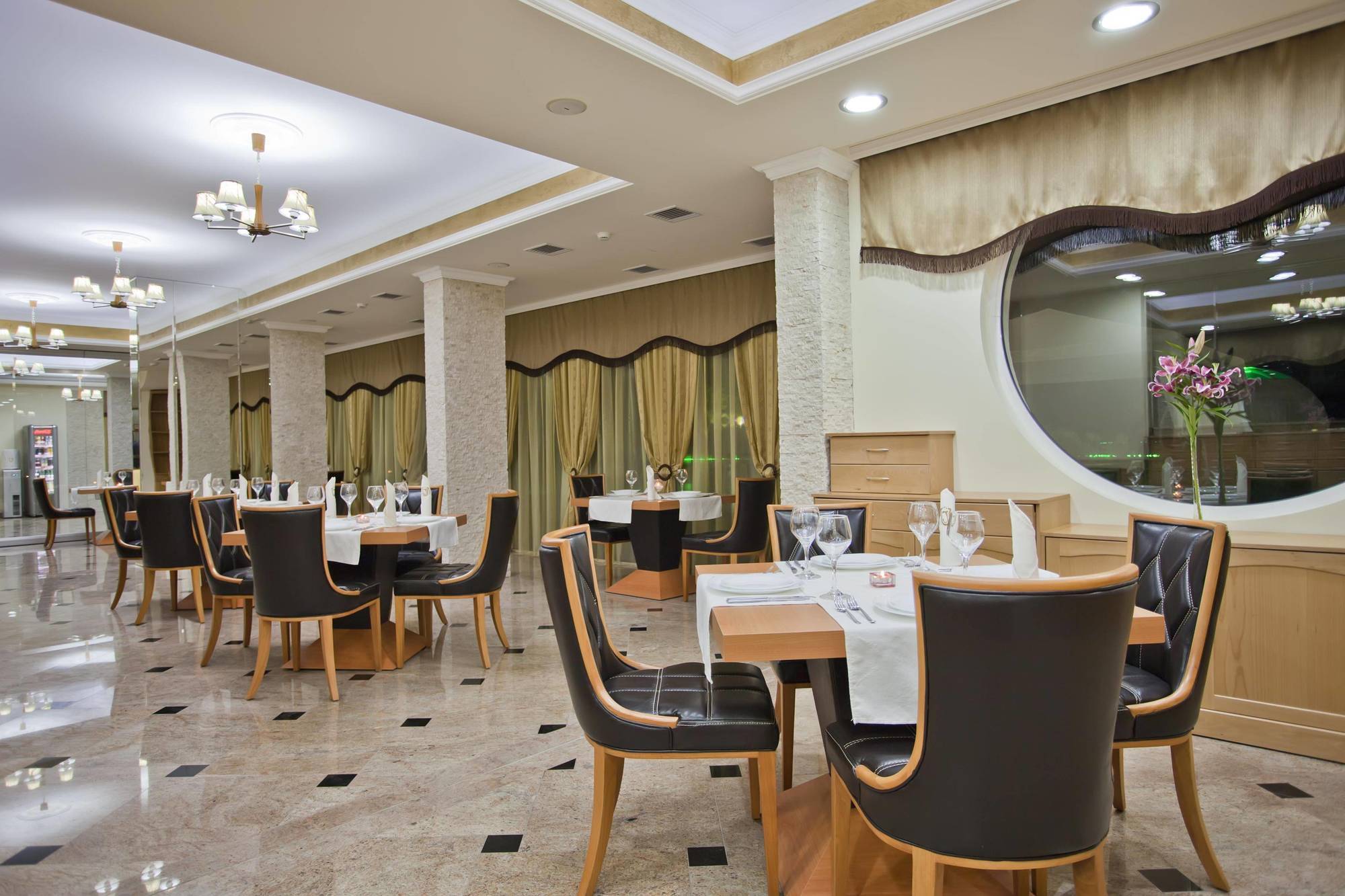 Hotel Incognito Поморие Экстерьер фото