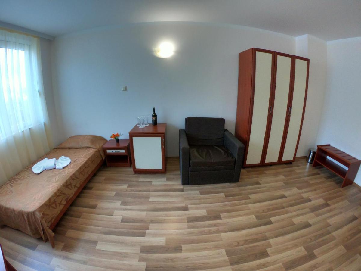 Hotel Incognito Поморие Экстерьер фото